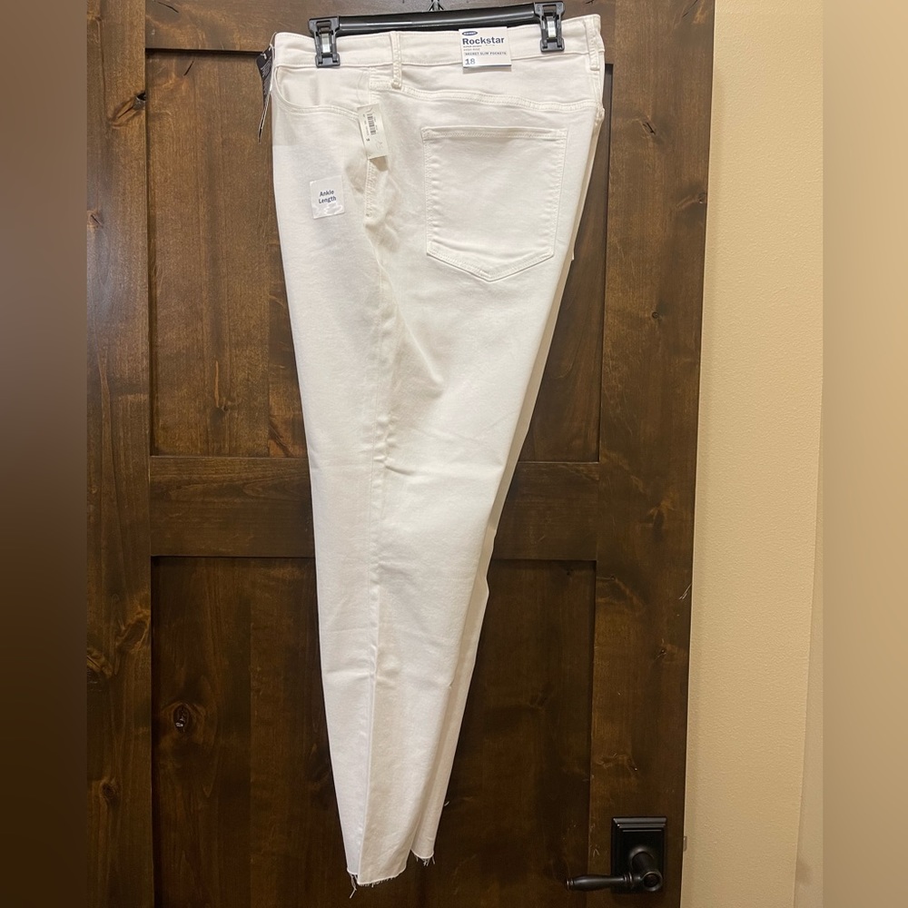 NWT Old Navy Rockstar Super Skinny Jeans